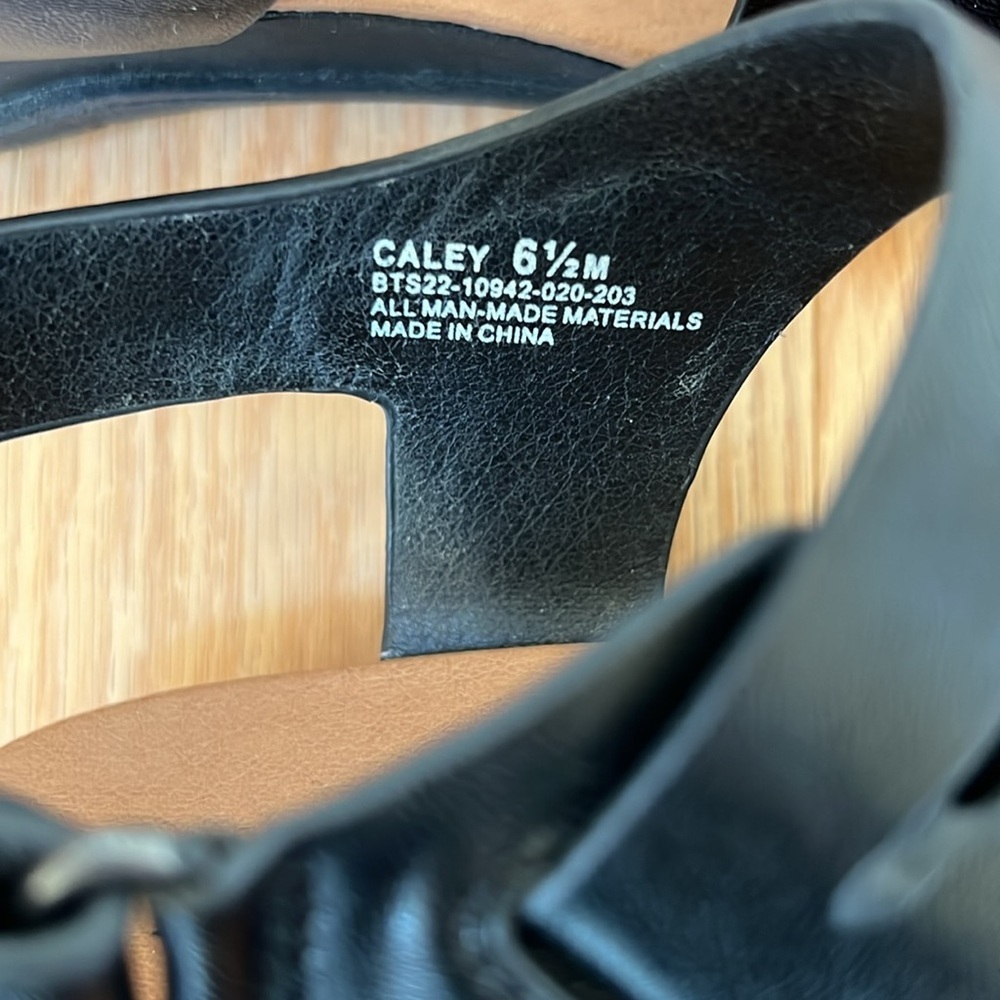 Baretraps women’s 6.5 M Caley black wedge sandals. - Picture 4 of 10